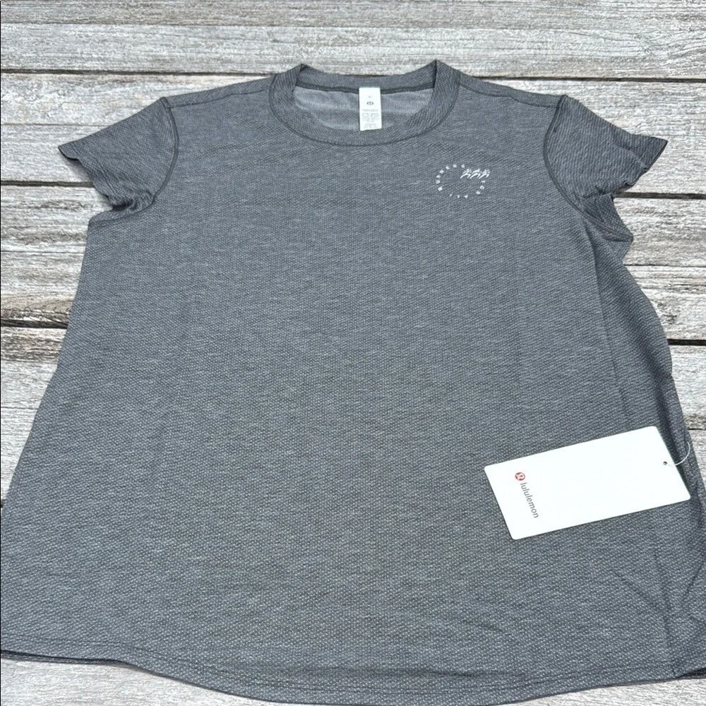 Lululemon Run Crew Graphic Mesh Short Sleeve heather grey‎ NWT size medium